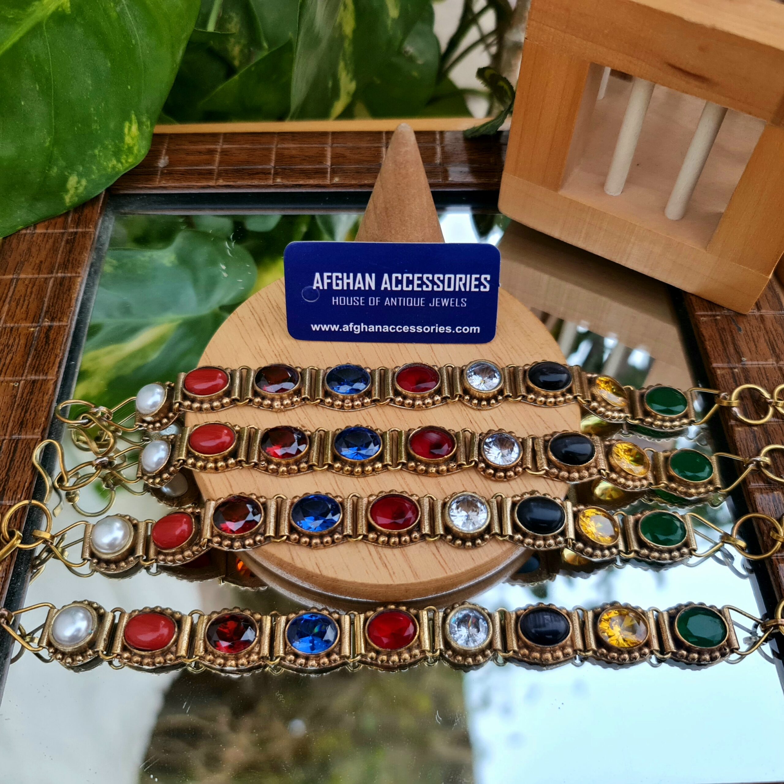 Antique Gemstone Bracelet for Women with Vintage Stone Design