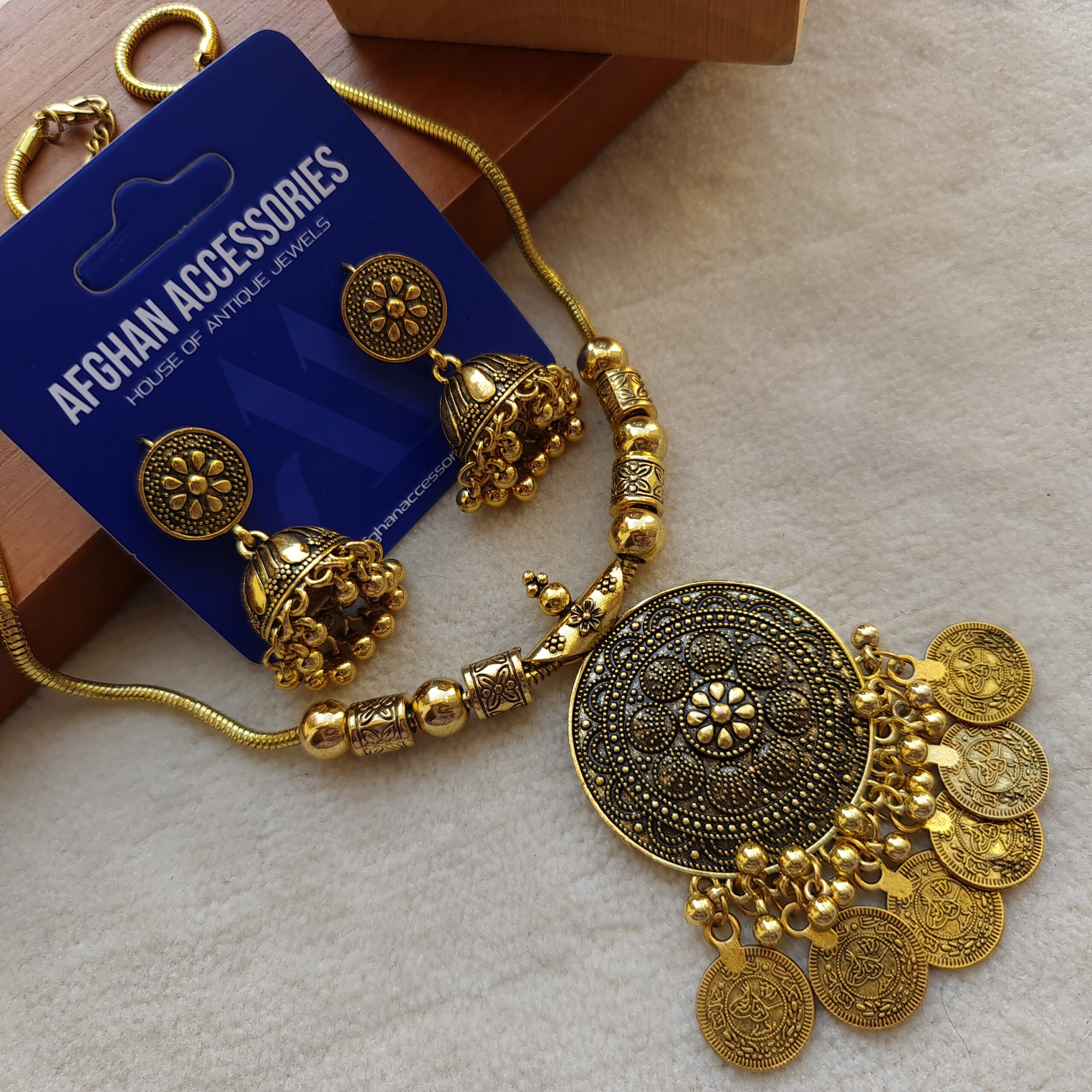 20260419_172901 Antique coin necklace set